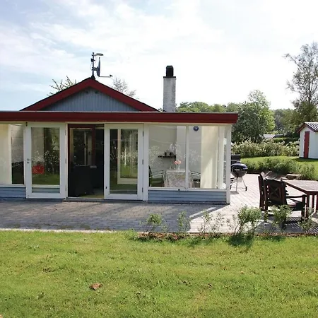 Dom wakacyjny Three-bedroom With A Fireplace 03 Hejls