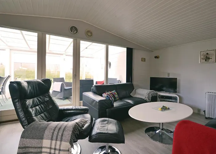 Dom wakacyjny Three-bedroom With A Fireplace 03