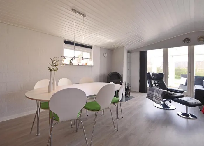 別荘 Three-bedroom With A Fireplace 03 *