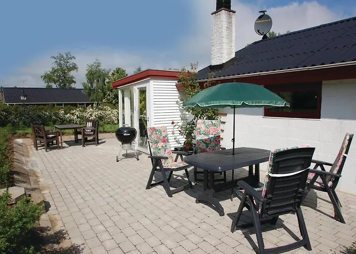 Three-bedroom With A Fireplace 03 別荘